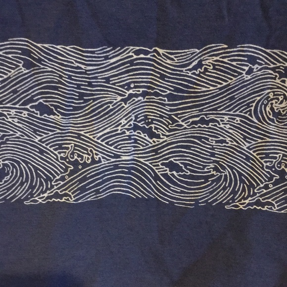 Rolling Ocean Waves Mens Shortsleeved Tee Size Medium Soft Wash Old Navy Resale - Picture 10 of 13